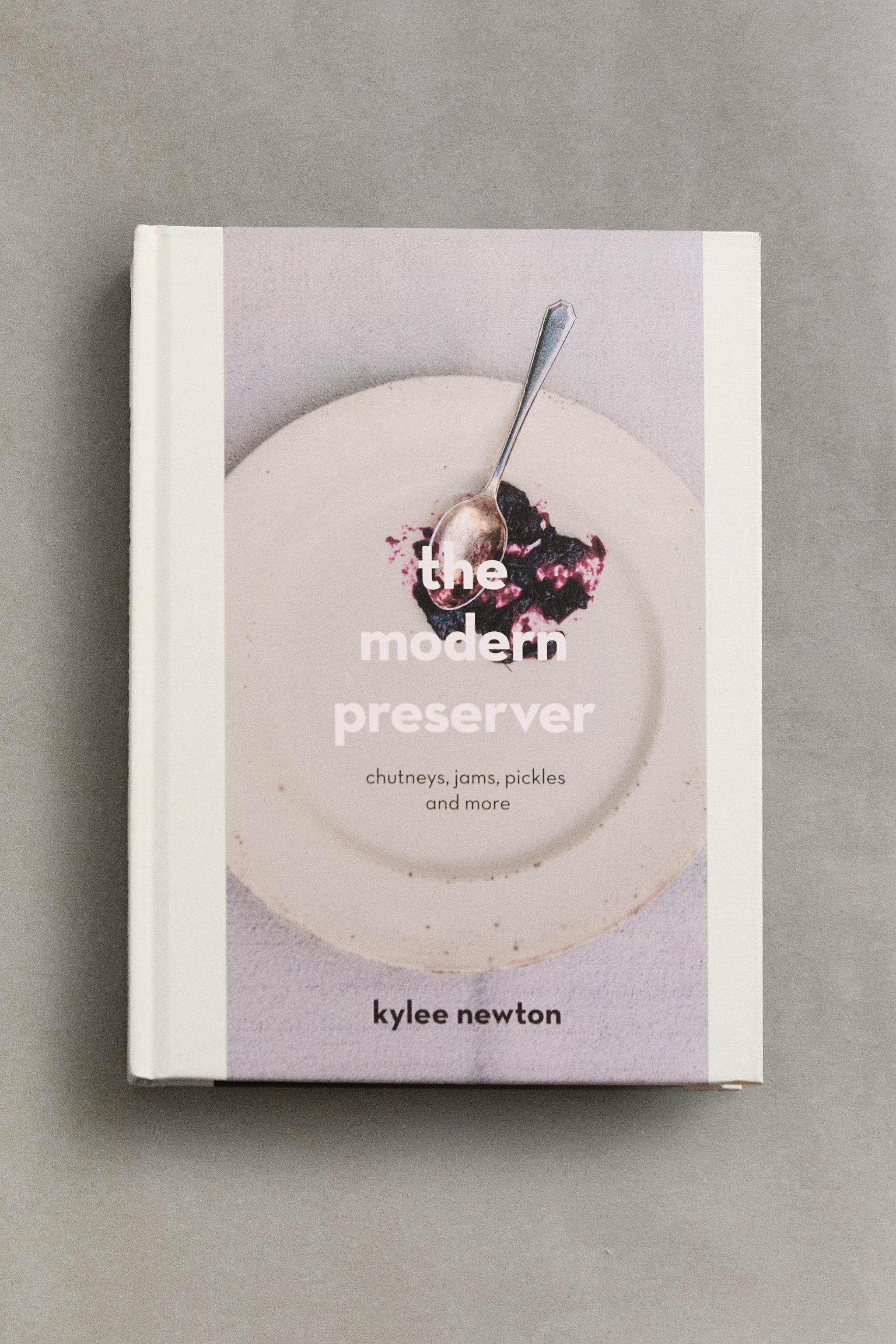 THE MODERN PRESERVER BOOK (ENGLISH)